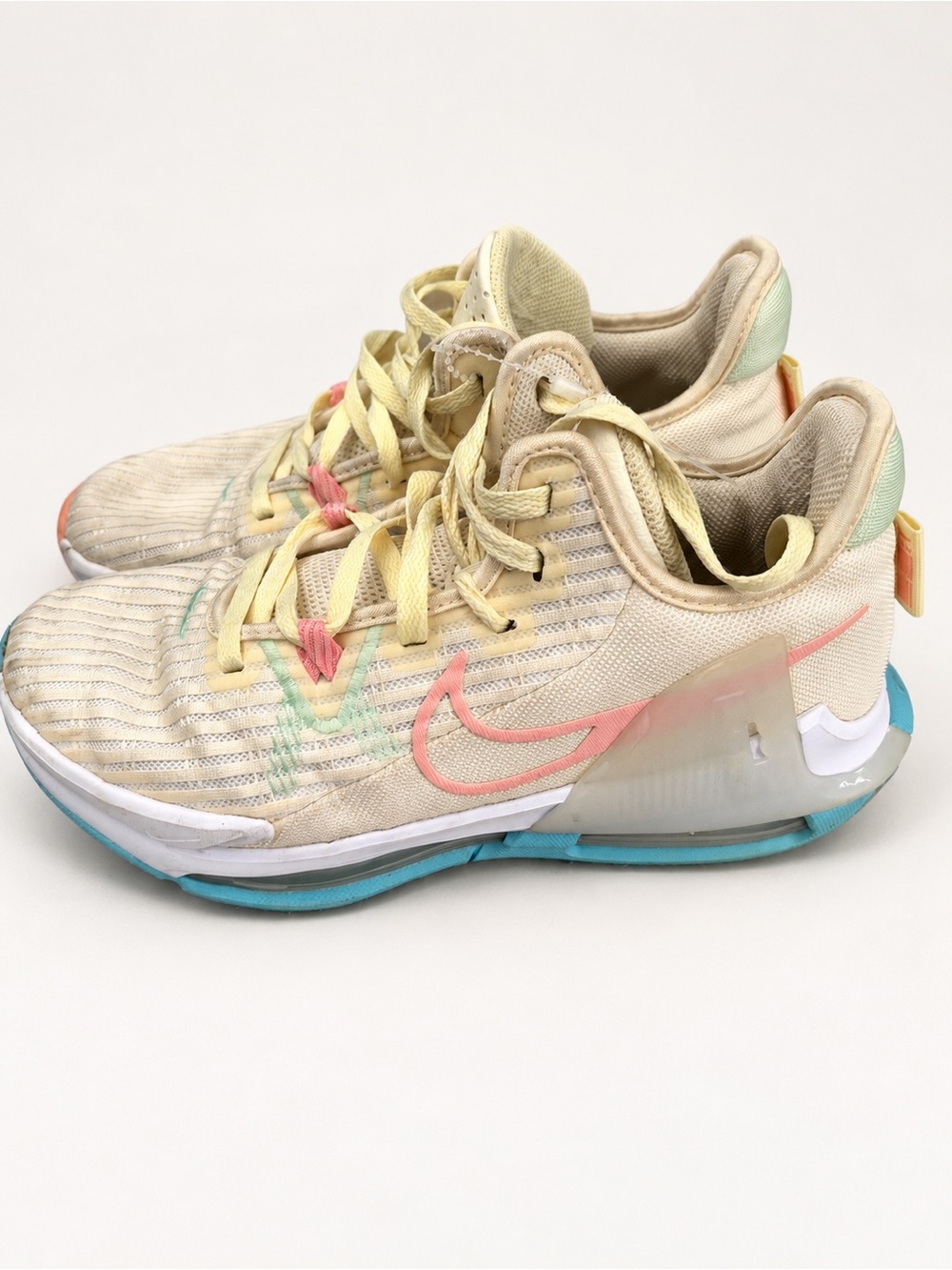 Nike LeBron Witness 6 Easter Basketball Shoes Men’s 7.5 Coconut Milk
